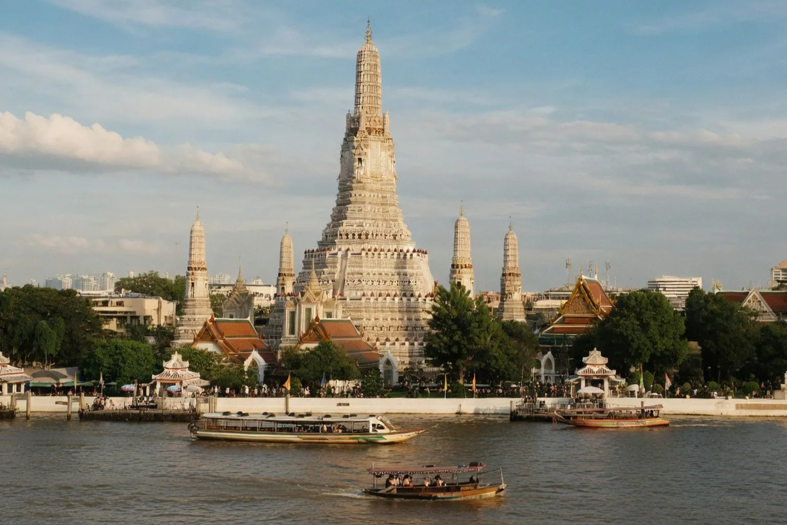 Bangkok Art Biennale 2026: Zwischen himmlischen Boten und menschlichen Abgründen