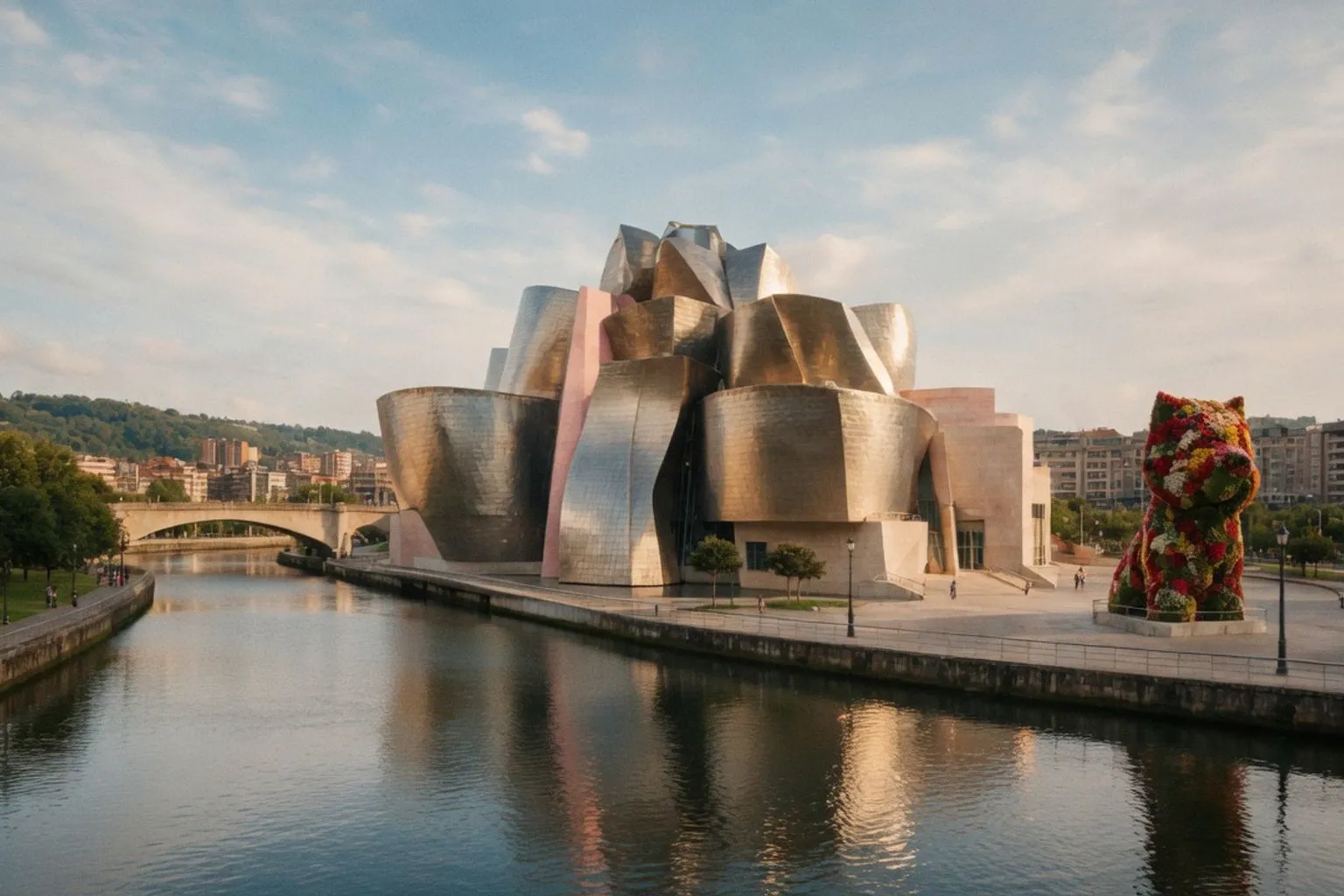 Guggenheim Bilbao: Die architektonische Präzision hinter der Titan-Fassade