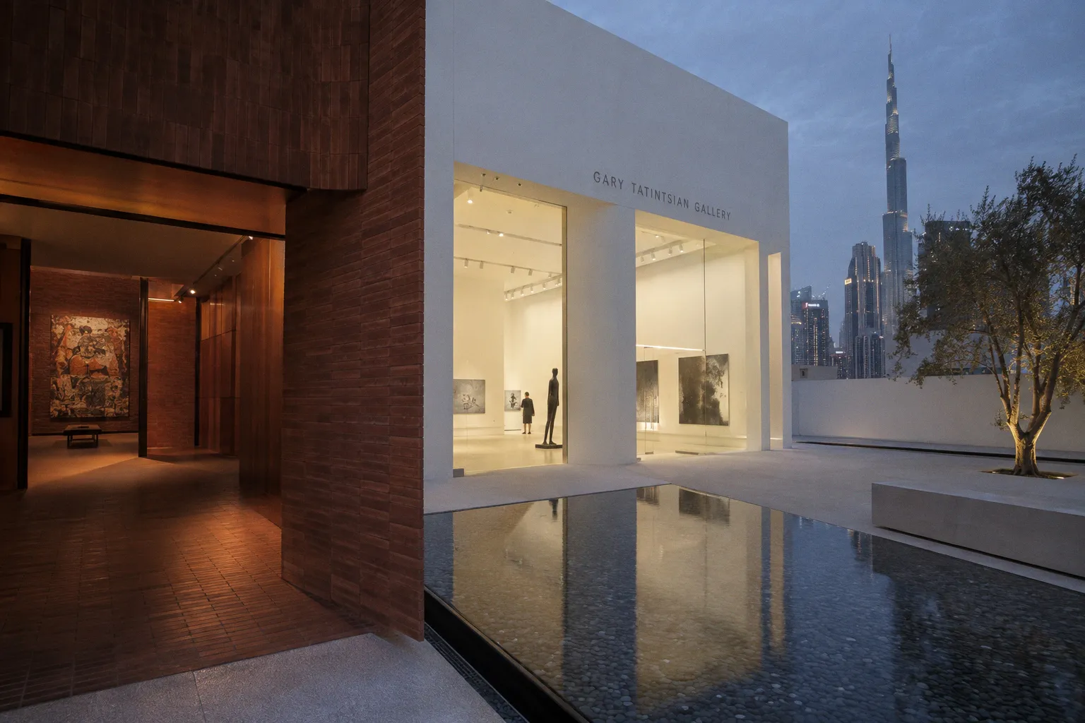 Kontrastreiche Raumgestaltung: Gary Tatintsian Gallery in Dubai neu inszeniert