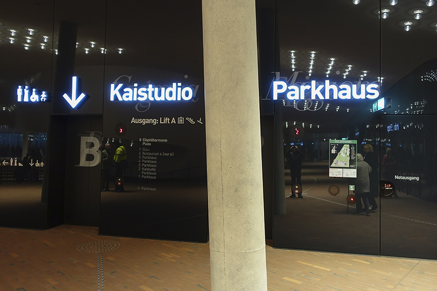 Die Plaza der Elbphilharmonie Hamburg Plaza Fahrstühle