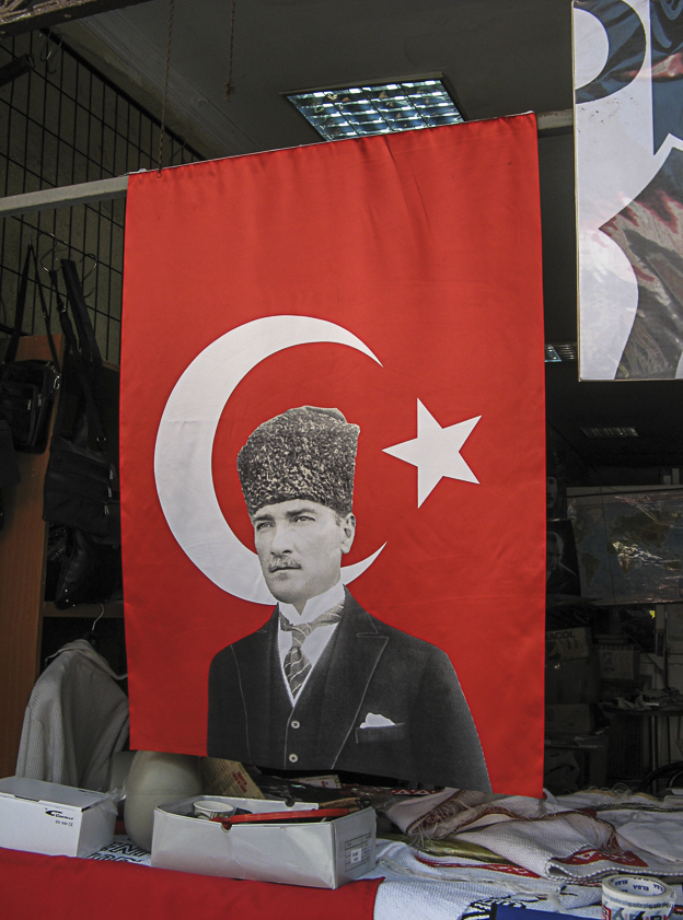 City Galerie Istanbul, Marrakech, Lissabon Türkenfahne mit Atatürk