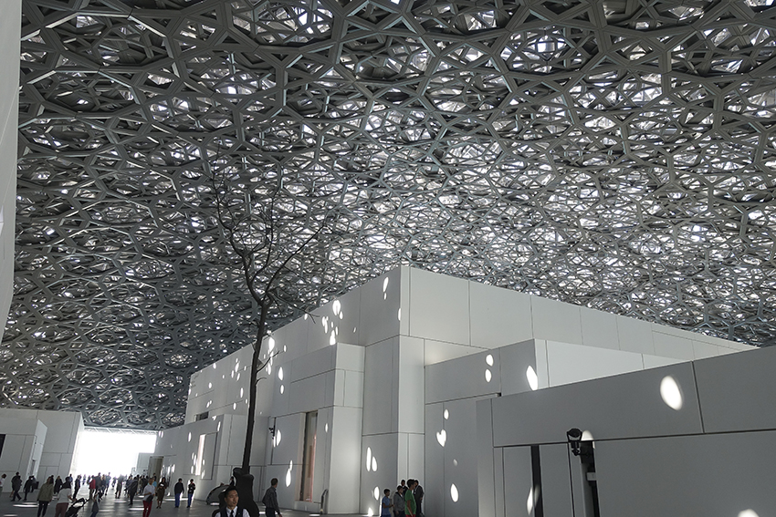 Louvre Abu Dhabi Plaza Architektur Kunstbaum Gebäude