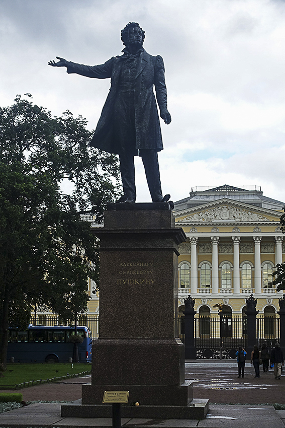 Zarenstadt Sankt Petersburg - Fabergé - Katharinenpalast Puschkin Denkmal